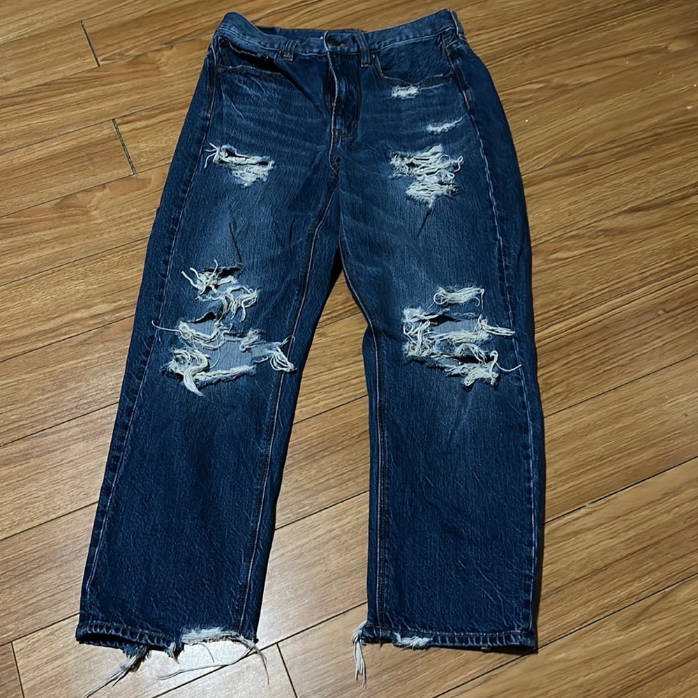 American Eagle 90s Boyfriend Jeans Size 6 Short